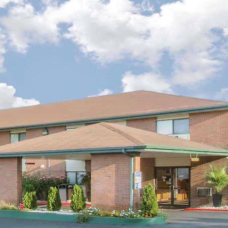 Super 8 By Wyndham Provo Byu Orem ภายนอก รูปภาพ