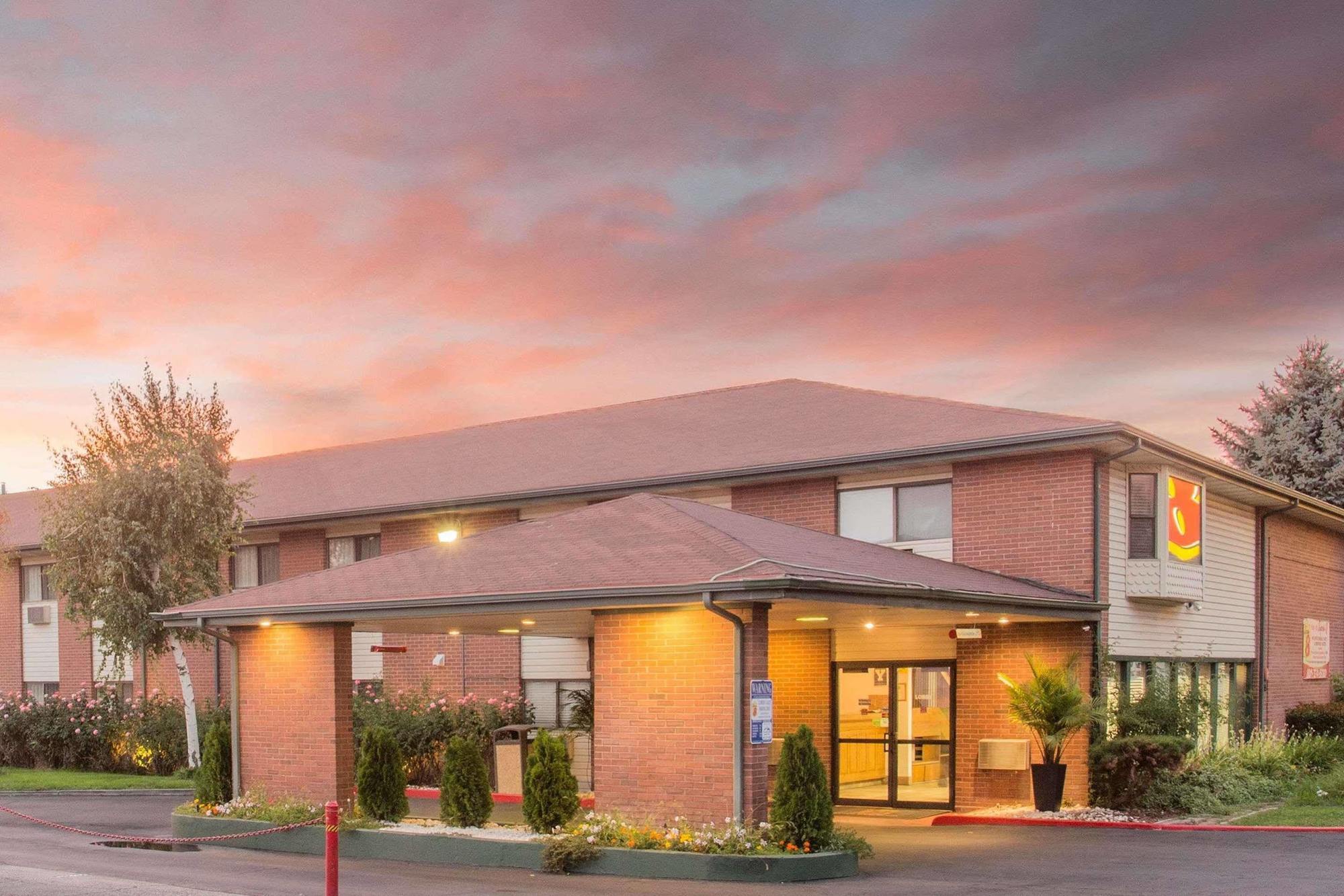Super 8 By Wyndham Provo Byu Orem ภายนอก รูปภาพ